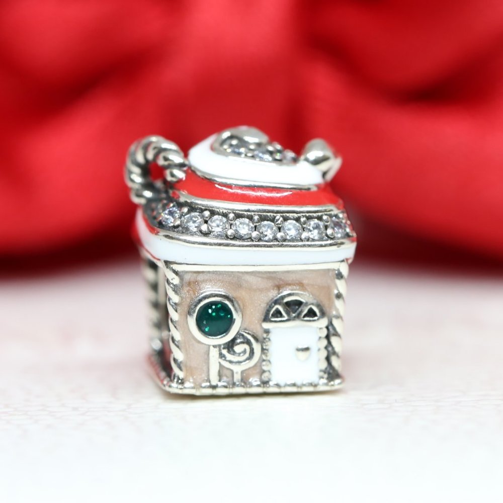 PANDORA FESTIVE GINGERBREAD HOUSE CHARM 792363C01